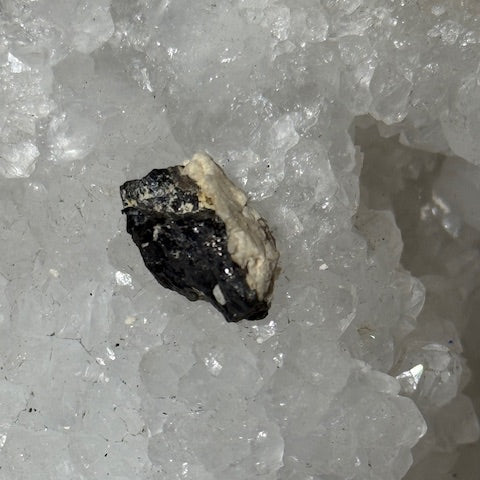 Tantalite avec Albite  oasis de cristal 