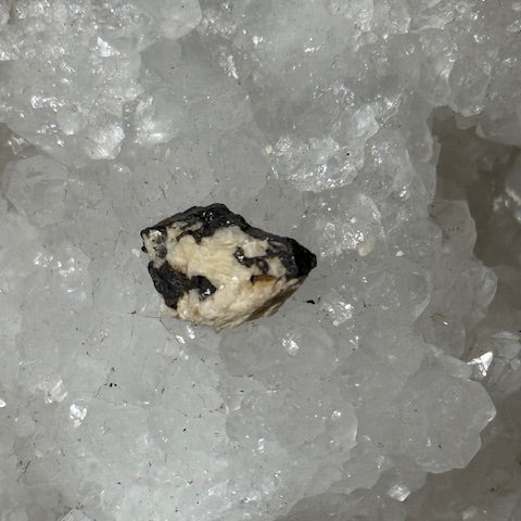 Tantalite avec Albite  oasis de cristal 