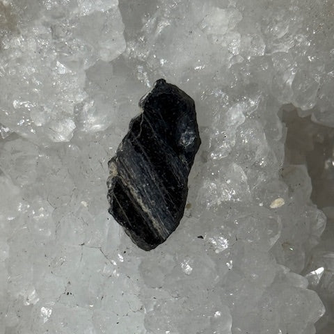 Tantalite avec Albite  oasis de cristal 