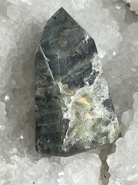 Pointe Labradorite Grade Extra