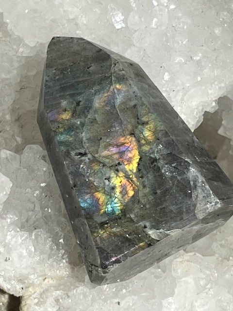 Pointe Labradorite Grade Extra