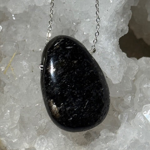Pendentif Nuummite