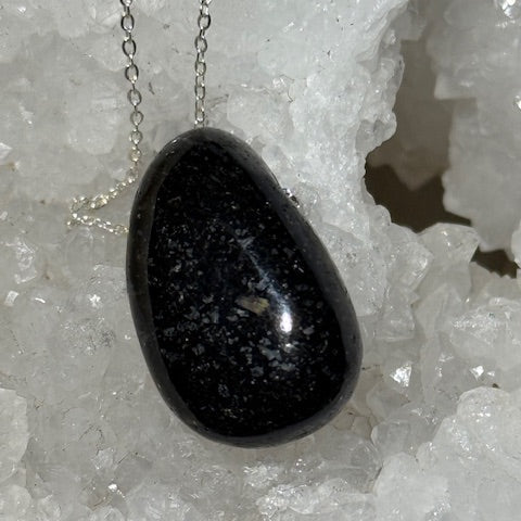Pendentif Nuummite