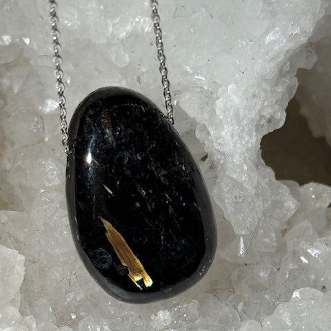 Pendentif Nuummite