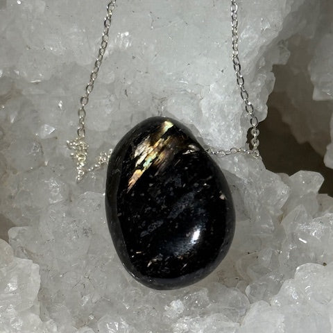 Pendentif Nuummite