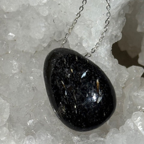 Pendentif Nuummite