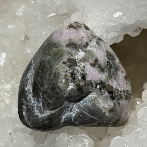 HACKMANITE (Sodalite Rouge)