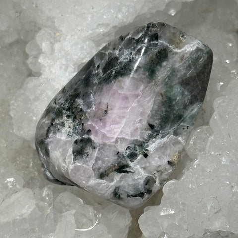 HACKMANITE (Sodalite Rouge)