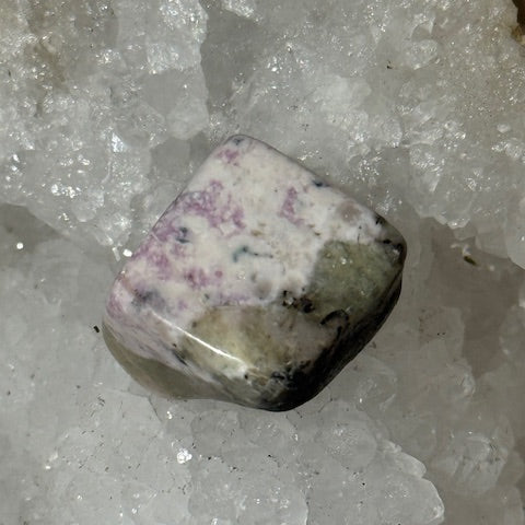 HACKMANITE (Sodalite Rouge)