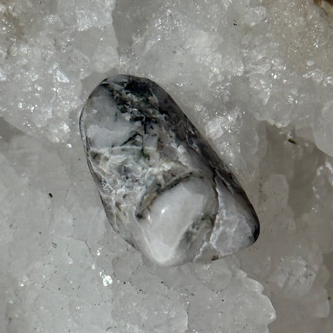 HACKMANITE (Sodalite Rouge)