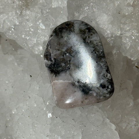 HACKMANITE (Sodalite Rouge)