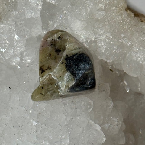 HACKMANITE (Sodalite Rouge)