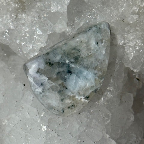 HACKMANITE (Sodalite Rouge)