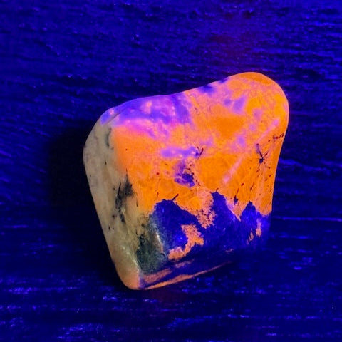 HACKMANITE (Sodalite Rouge)