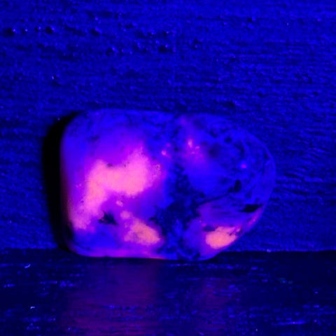 HACKMANITE (Sodalite Rouge)