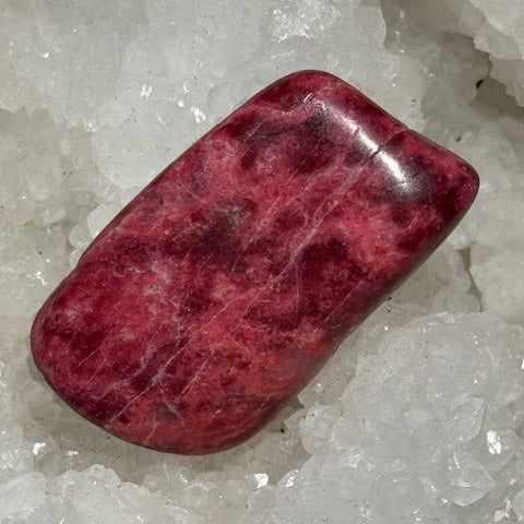 Thulite  oasis de cristal