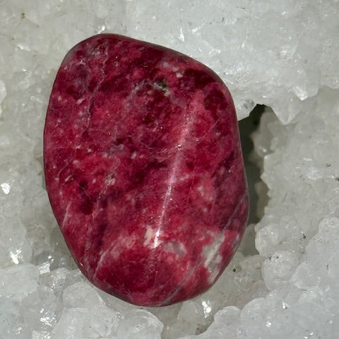 Thulite  oasis de cristal