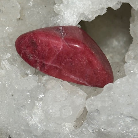 Thulite  oasis de cristal