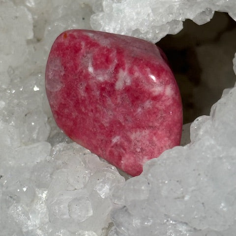 Thulite  oasis de cristal