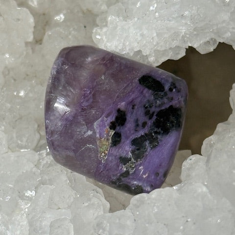 Charoïte oasis de cristal 