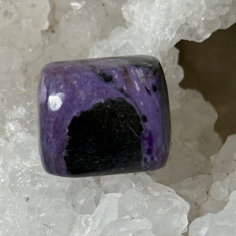 Charoïte oasis de cristal 