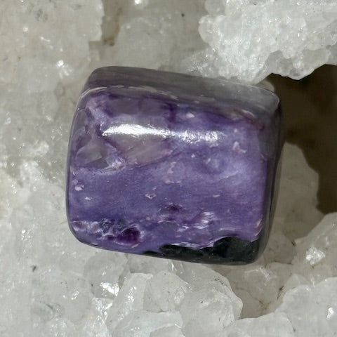 Charoïte oasis de cristal 