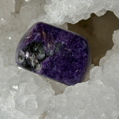 Charoïte oasis de cristal 