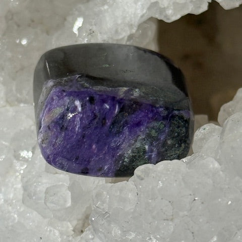 Charoïte oasis de cristal 