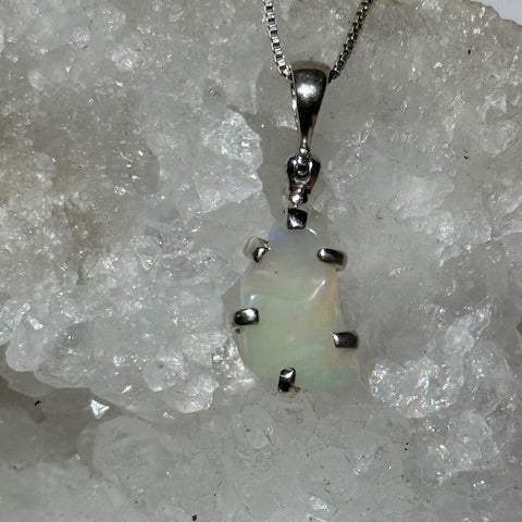 Pendentif En Opale Naturelle éthiopienne De 101,25 Carats - Ovale, Couleur Orange, Translucide, Taille Excellente