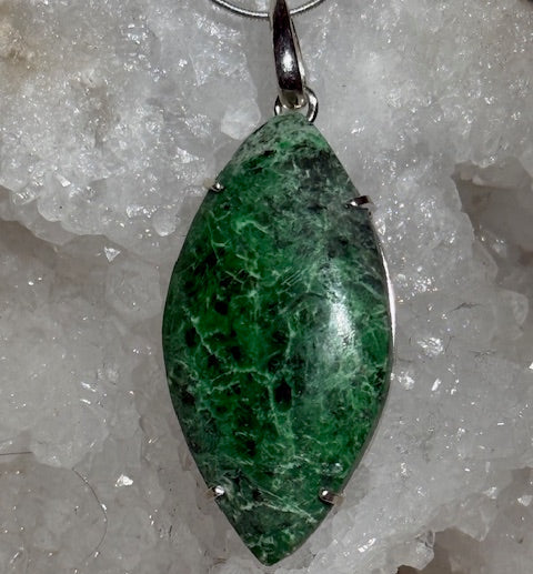 Pendentif Maw Sit Sit