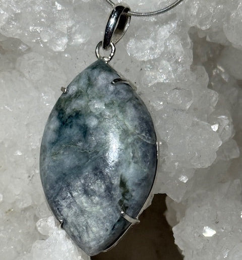 Pendentif Maw Sit Sit