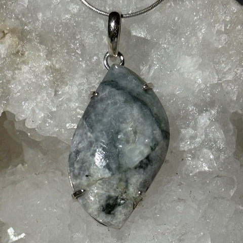 Pendentif Maw Sit Sit