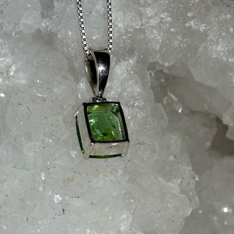 Pendentif Tourmaline Verte ( Verdélite) (Monture Argent)