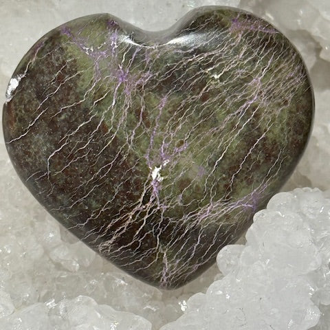 Coeur Stichtite avec Serpentine