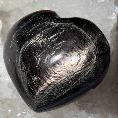 Hyperstène Naturelle 20,41 Carats - Pierre Brute - Dimensions 19,78x15,09x6,91 Mm