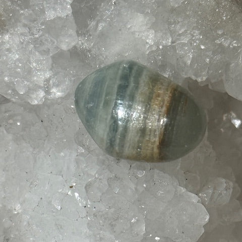 Calcite Aquatine Lémurienne  Oasis de cristal