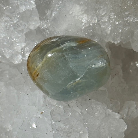 Calcite Aquatine Lémurienne  Oasis de cristal