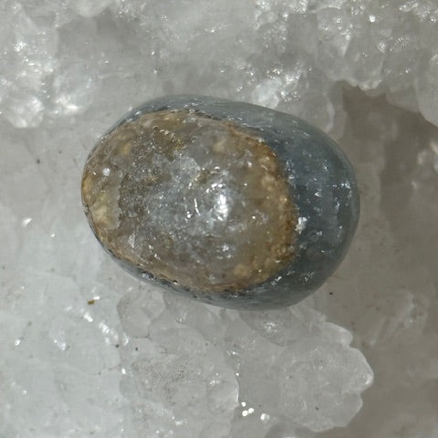 Calcite Aquatine Lémurienne  Oasis de cristal