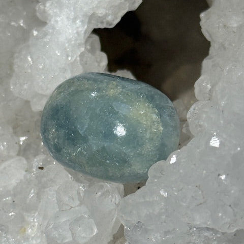 Calcite Aquatine Lémurienne  Oasis de cristal