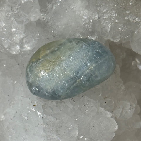 Calcite Aquatine Lémurienne  Oasis de cristal