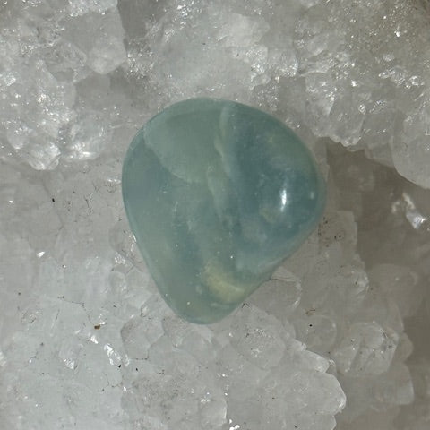 Calcite Aquatine Lémurienne  Oasis de cristal