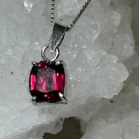 Pendentif Grenat Rouge (Monture Argent )