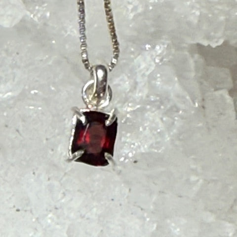 Pendentif Grenat Rouge (Monture Argent )