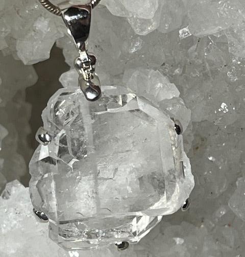 Pendentif Quartz à Âme ou Faden