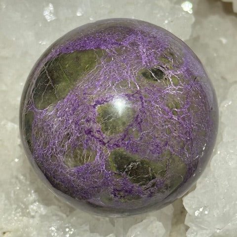 Sphère Stichtite avec Serpentine