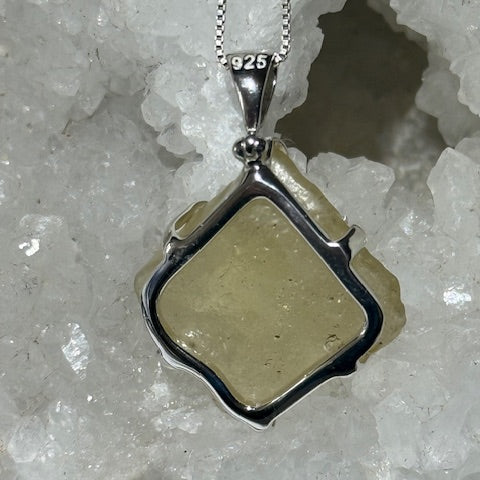 Pendentif Tectite Dorée  (Verre Libyque)