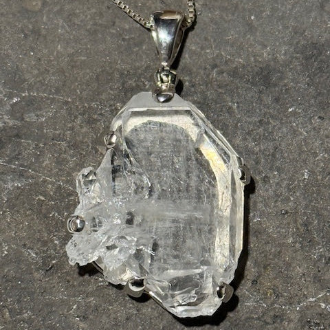 Pendentif Quartz à Âme ou Faden