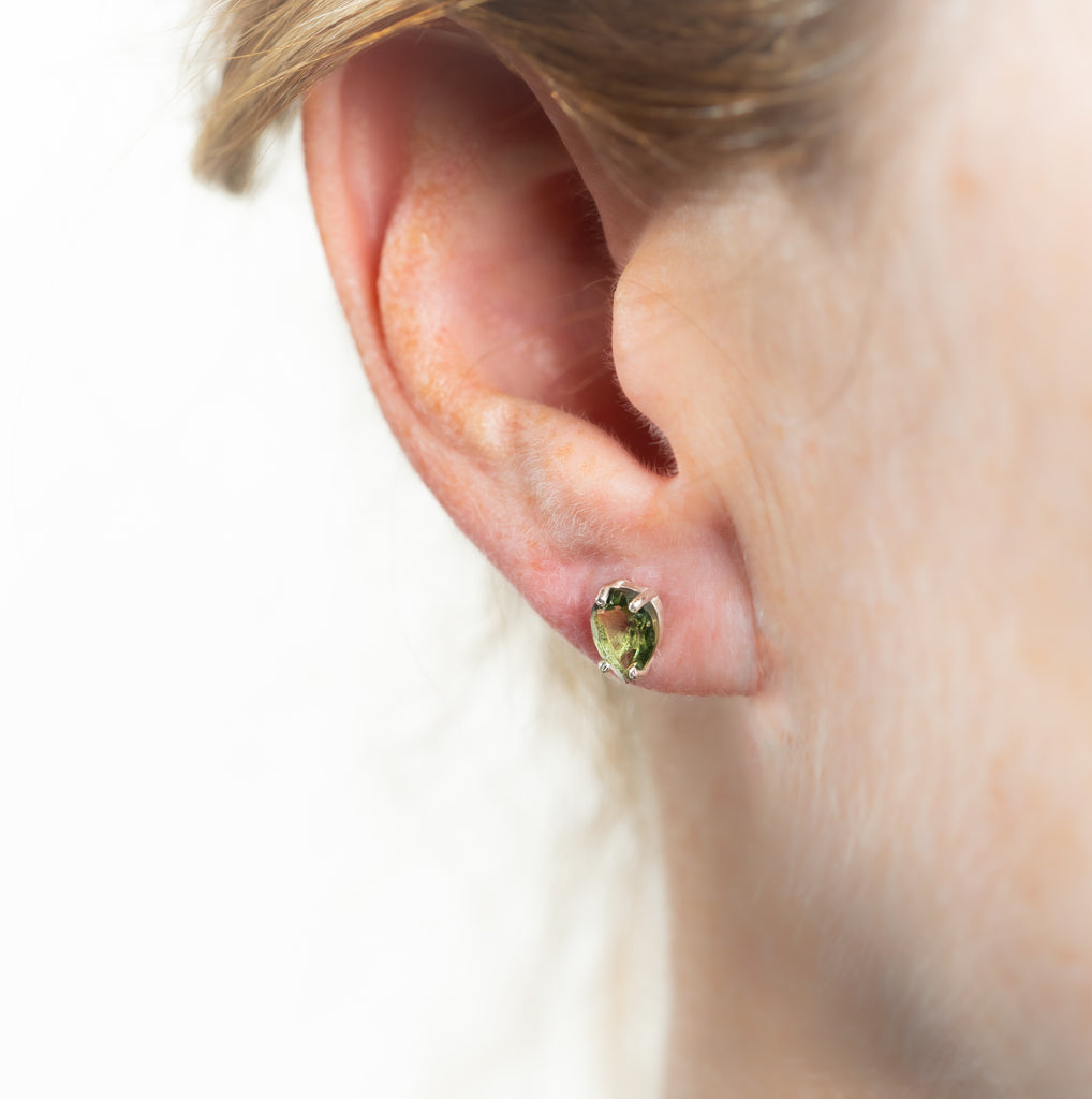 Boucles d'oreille en Moldavite Facettée ( Monture Argent)