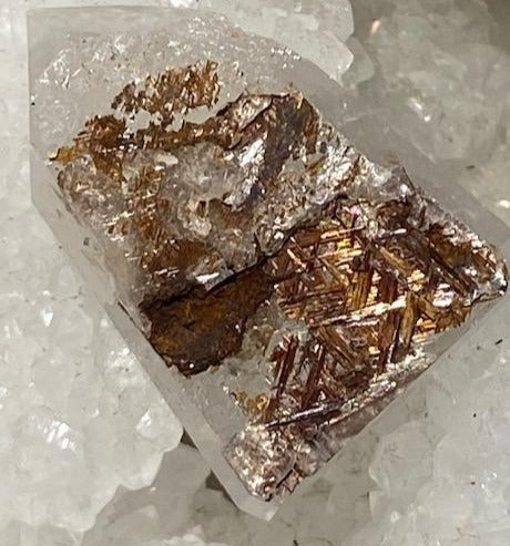 Sagenite sur Quartz